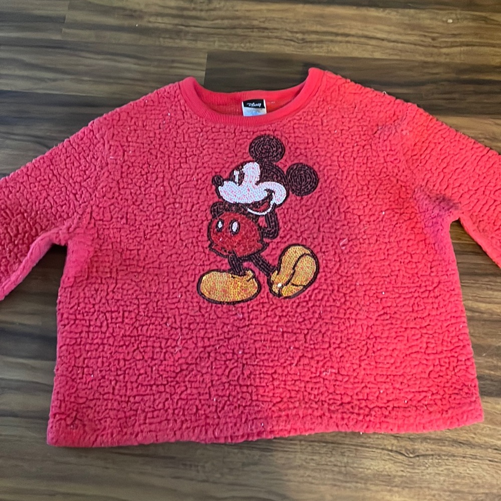 Red Mickey Mouse sweater sequined Mickey Mouse.